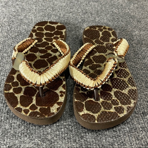 * *NWT  Old Navy Handmade giraffe Print Flip Flops - Picture 1 of 8
